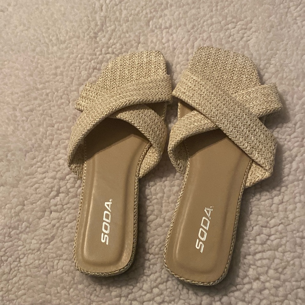 Soda sandals